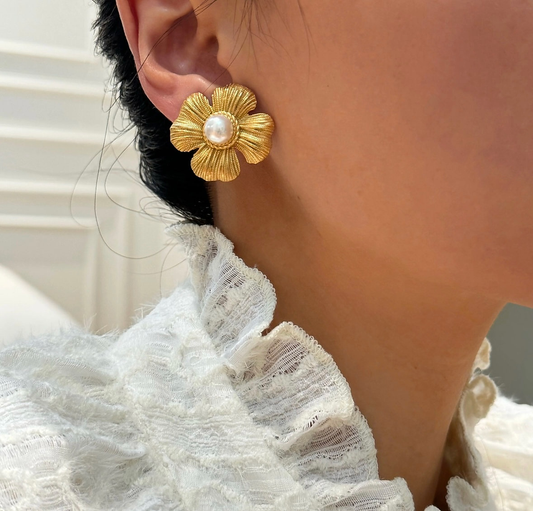 The Leah Flor Pearl Gold Stud