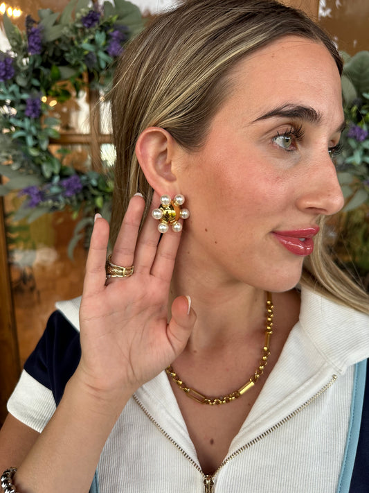 The Joni Gold Circle With Pearl Studs